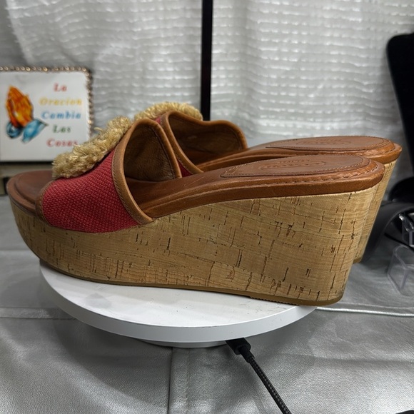 (T5) COACH JAZMIN PLATFORM
RED CANVAS AND BROWN LEATHER WEDGE SANDALS
SIZE 10M - Picture 5 of 12